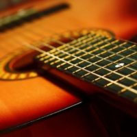 Take acoustic guitar lessons online